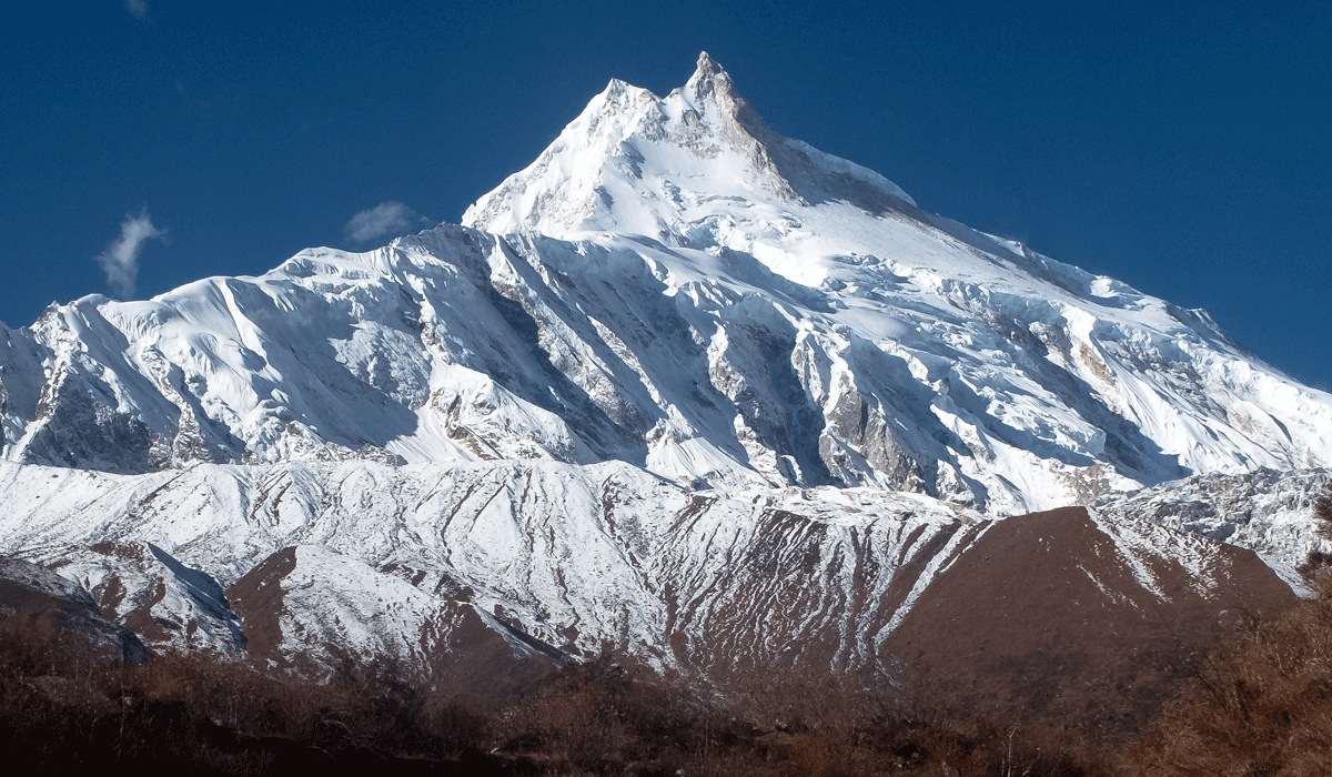 Manaslu circuit trekking in april